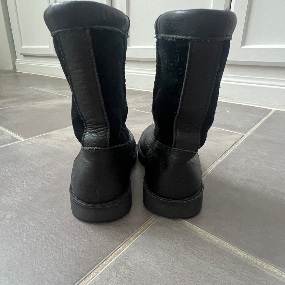 Ugg Boots and leather and suede - Picture 4 of 5